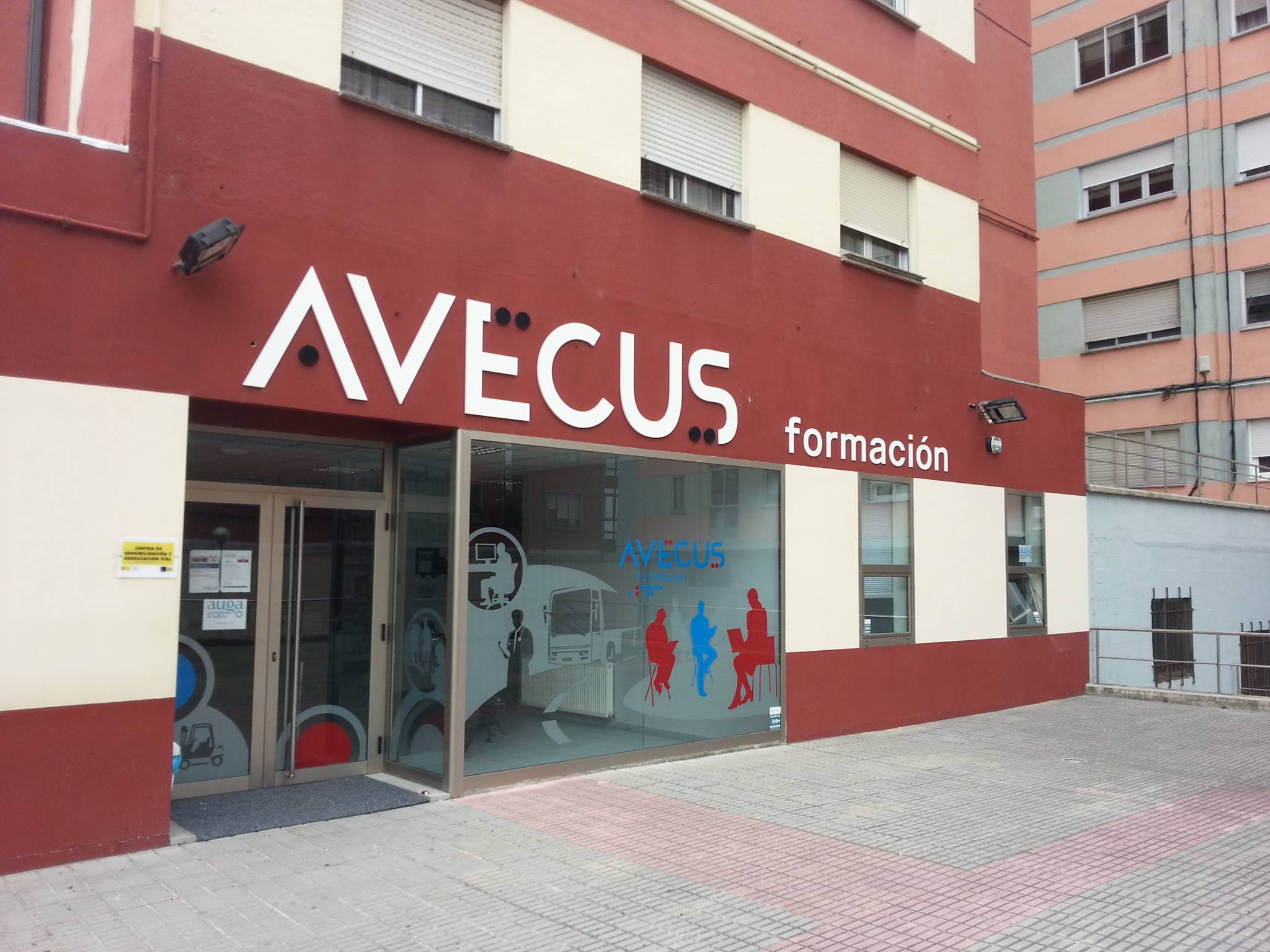 Centro de formación autoescuela barata Avecus en Lugo