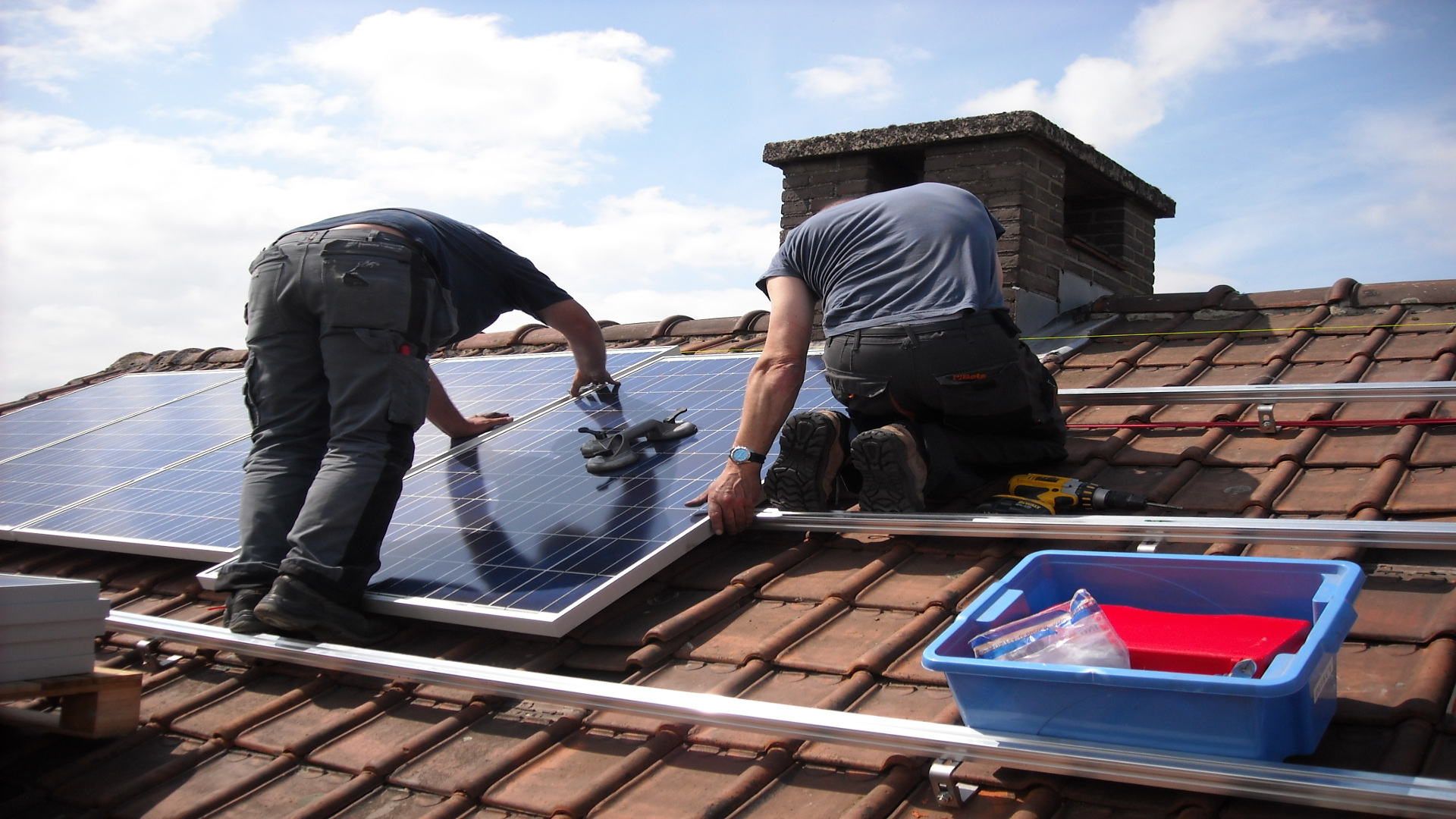Las tejas solares que permiten que cada casa sea una central electrica1920