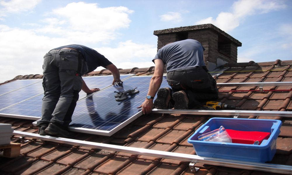 Las tejas solares que permiten que cada casa sea una central electrica1920