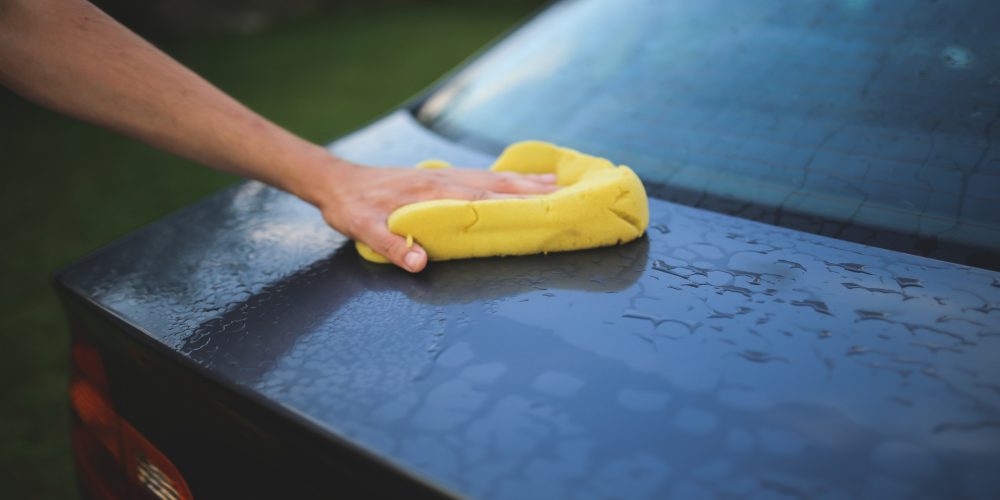 Limpiar los cristales del coche: ¡esa tarea tan agradable!