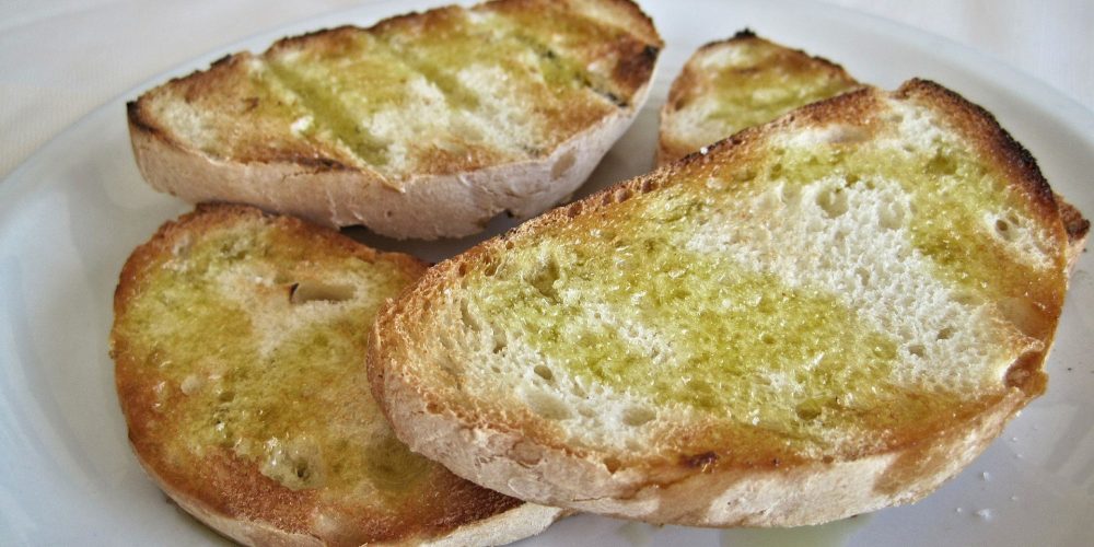 Pan con aceite de oliva, una de las mejores opciones para el desayuno