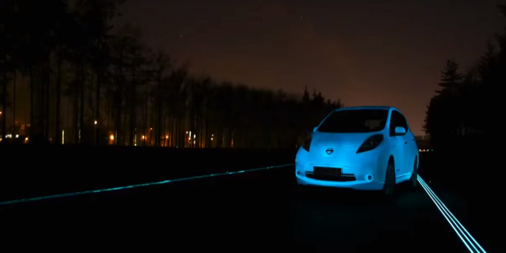 El coche que brilla en la oscuridad