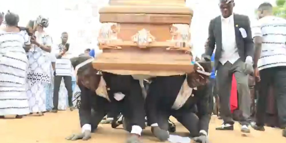 Si hay un entierro original, éste en Ghana se lleva la palma