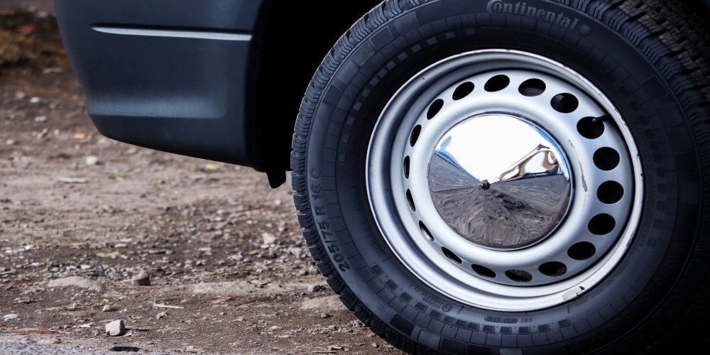 ¿Sabes la información que aparece en los neumáticos de tu coche?