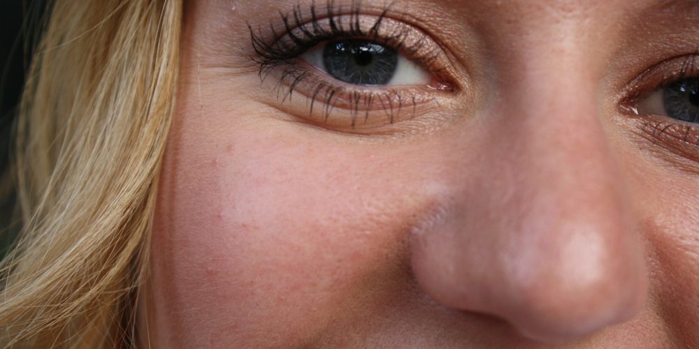 Hábitos que debes evitar para no tener arrugas prematuras