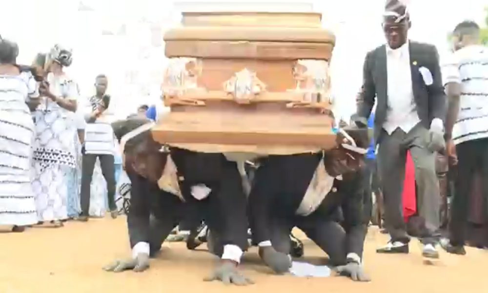 Si hay un entierro original éste en Ghana se lleva la palma 1920