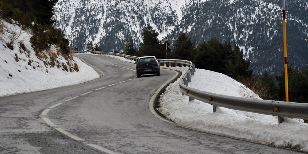 Recomendaciones a la hora de viajar en coche si hay nieve