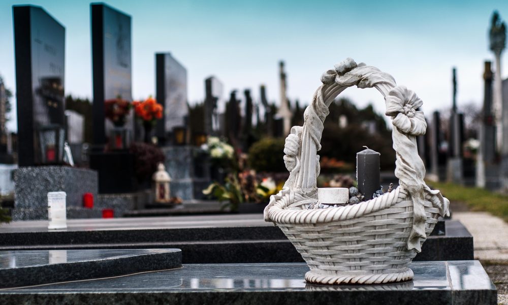 servicios funerarios el origen de los entierros a dos metros bajo tierra