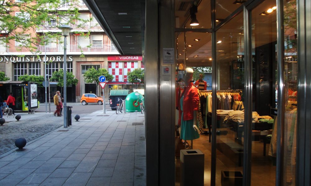 Las láminas solares y los actos vandálicos1920