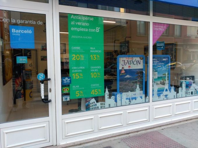 B the travel brand (Sarria)