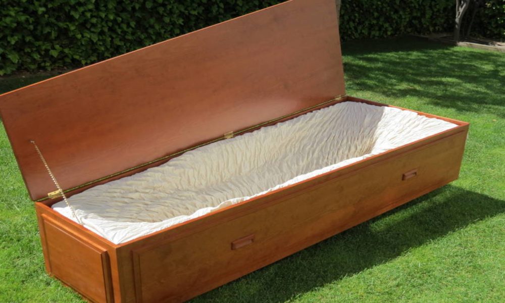 El ataúd de 100€ hecho en Madrid que no se puede vender en Madrid1920