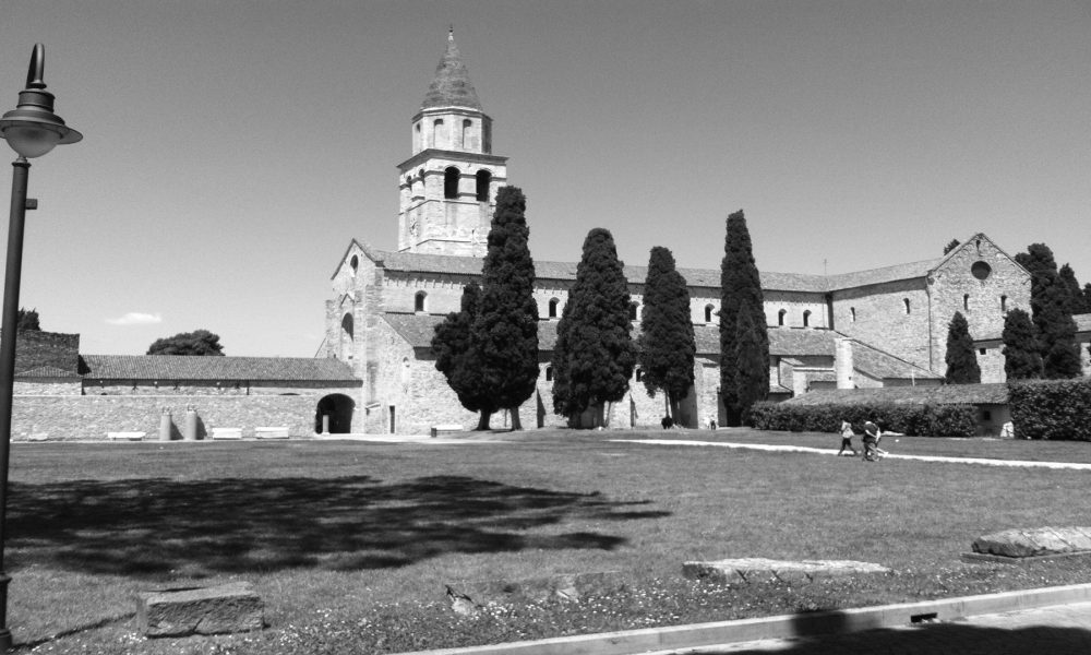 Sabes por que hay cipreses en el cementerio 1920