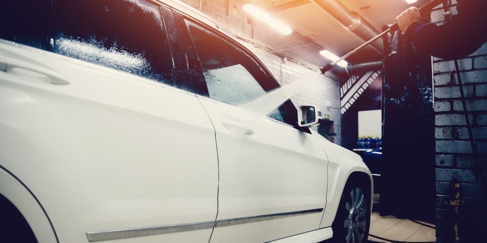 Cómo proceder con la limpieza de los cristales tintados