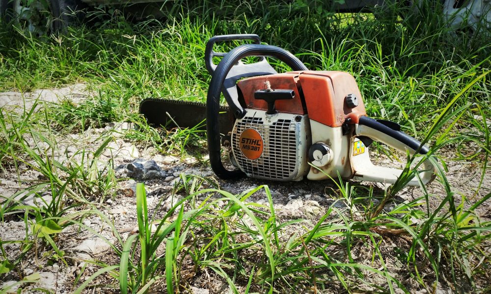 consejos-para-el-correcto-uso-de-la-motosierra-1920