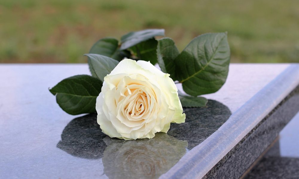 empresa de mármol en galicia como mantener en perfecto estado la lápida de un allegado