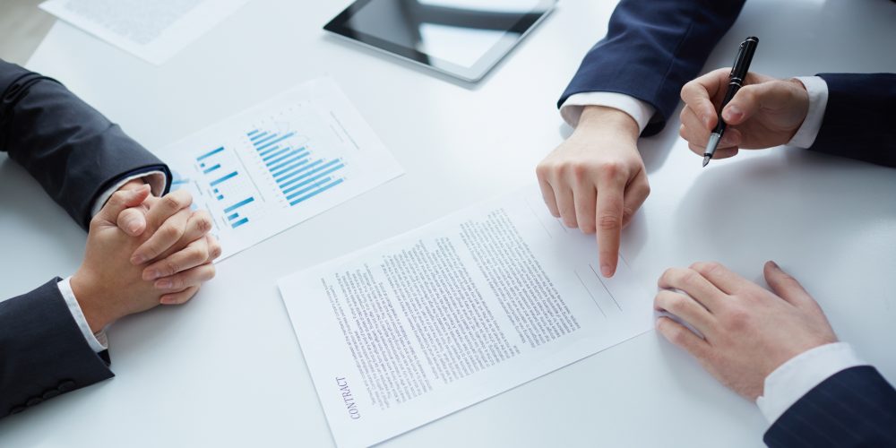 Qué características y cláusulas debe poseer un contrato de servicios