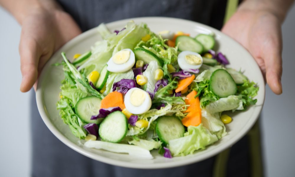 un-estudio-afirma-que-los-hombres-que-comen-frutas-y-verduras-tienen-un-olor-mas-atractivo-1920