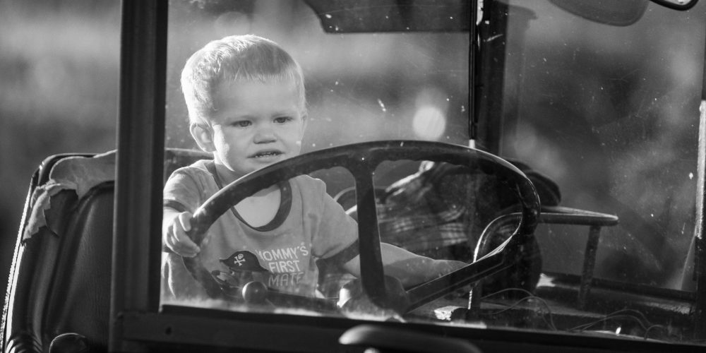 No nos cansamos de advertir sobre lo importe de seguir las medidas de seguridad para evitar los accidentes con el tractor