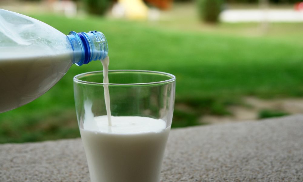 A partir de junio se espera una bajada del precio de la leche.1920