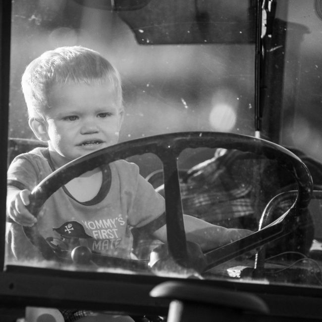 No nos cansamos de advertir sobre lo importe de seguir las medidas de seguridad para evitar los accidentes con el tractor
