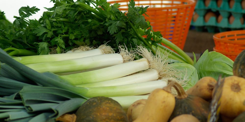 Aconsejan llevar a los niños a la compra para que coman más verduras