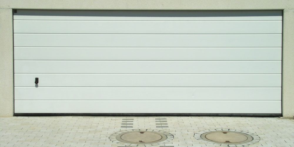 Puertas robustas y automáticas para mayor seguridad en el garaje