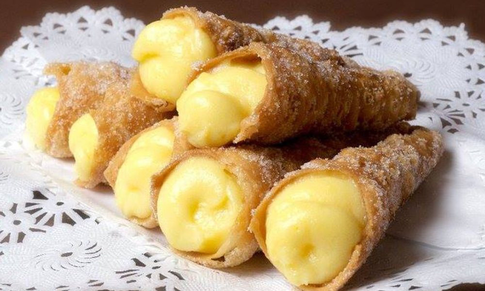 canas-fritas-rellenas-de-crema-una-de-nuestras-especialidades-1920