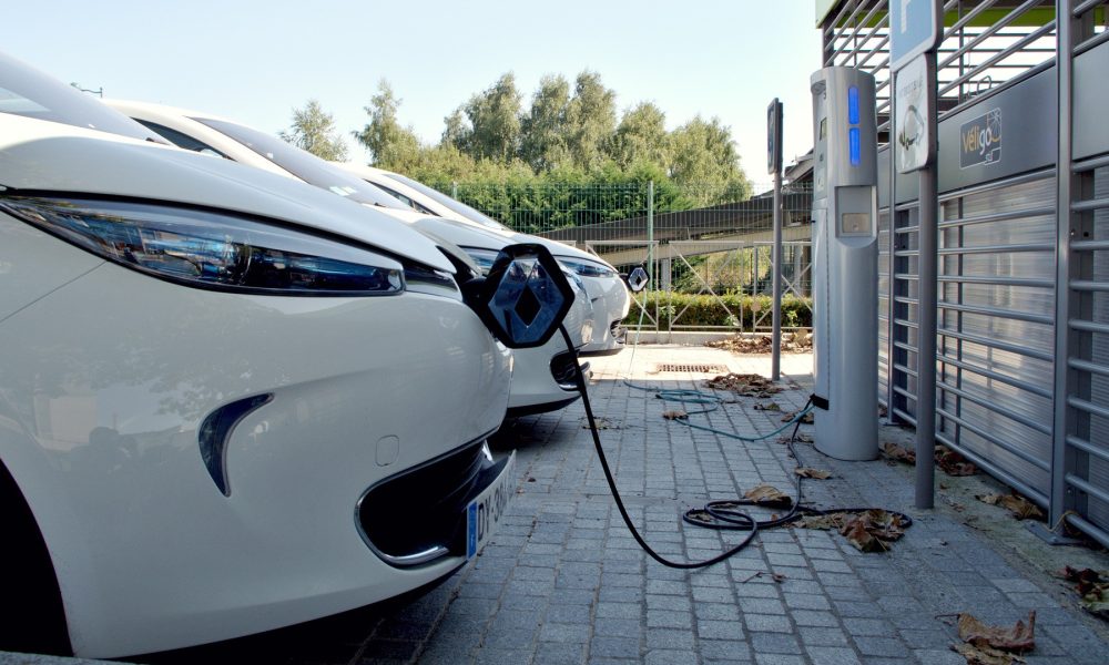 coche eléctrico a favor o en contra