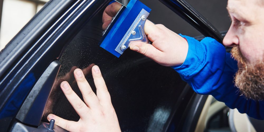 La confusión que rodea los cristales tintados y los laminados