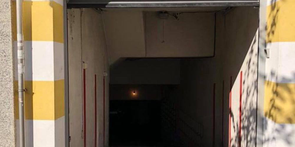 La importancia de revisar una puerta de garaje